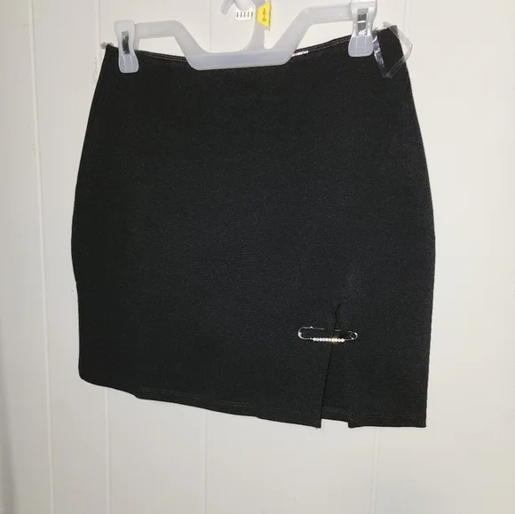 NWT Dolls Kill Sexy Classy Black Skirt , With Blinged Put Safety Pin 🧷 - Picture 4 of 9